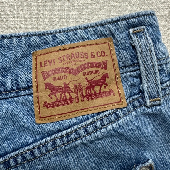 Levi's High Rise Seamed Denim Mom Shorts 32‎ - Picture 8 of 10